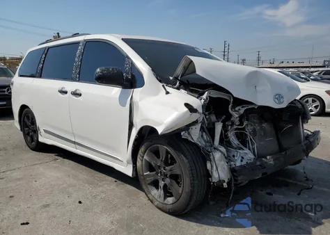 2011 Toyota Sienna Sport z USA, uszkodzony, nr VIN 5TDXK3DC1BS105239